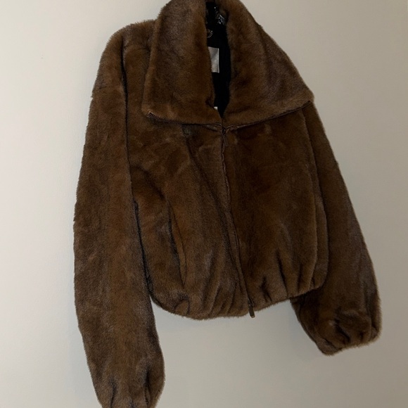 $655 A.L.C. Women's Hazel faux fur Jacket - Picture 13 of 15